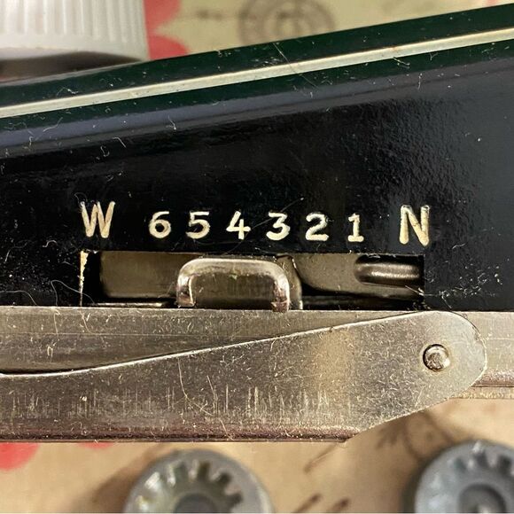 Singer Sewing Machine Vintage Button Holer Original Box Instructions Model 99 - Picture 12 of 13